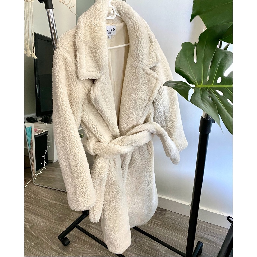NA-KD Belted Long Teddy Coat - Picture 4 of 5